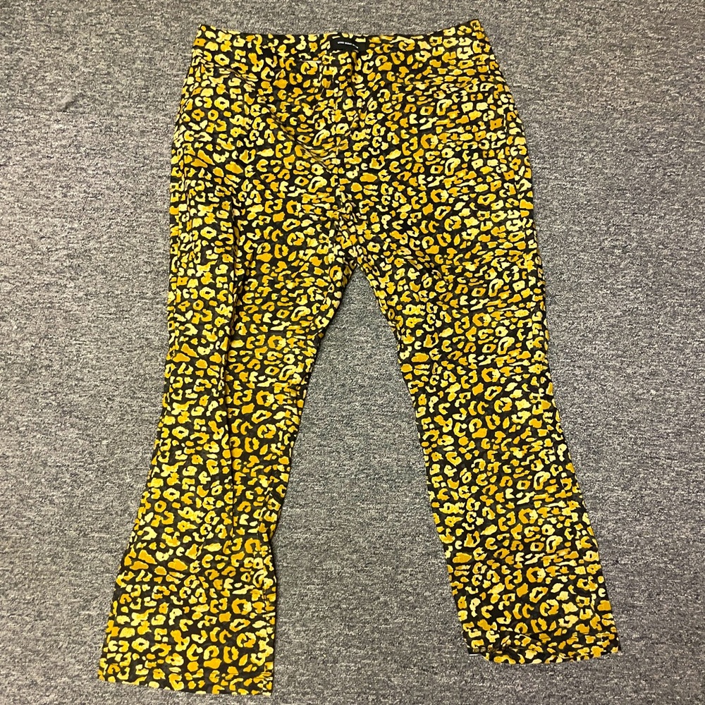 Leopard print cropped pants